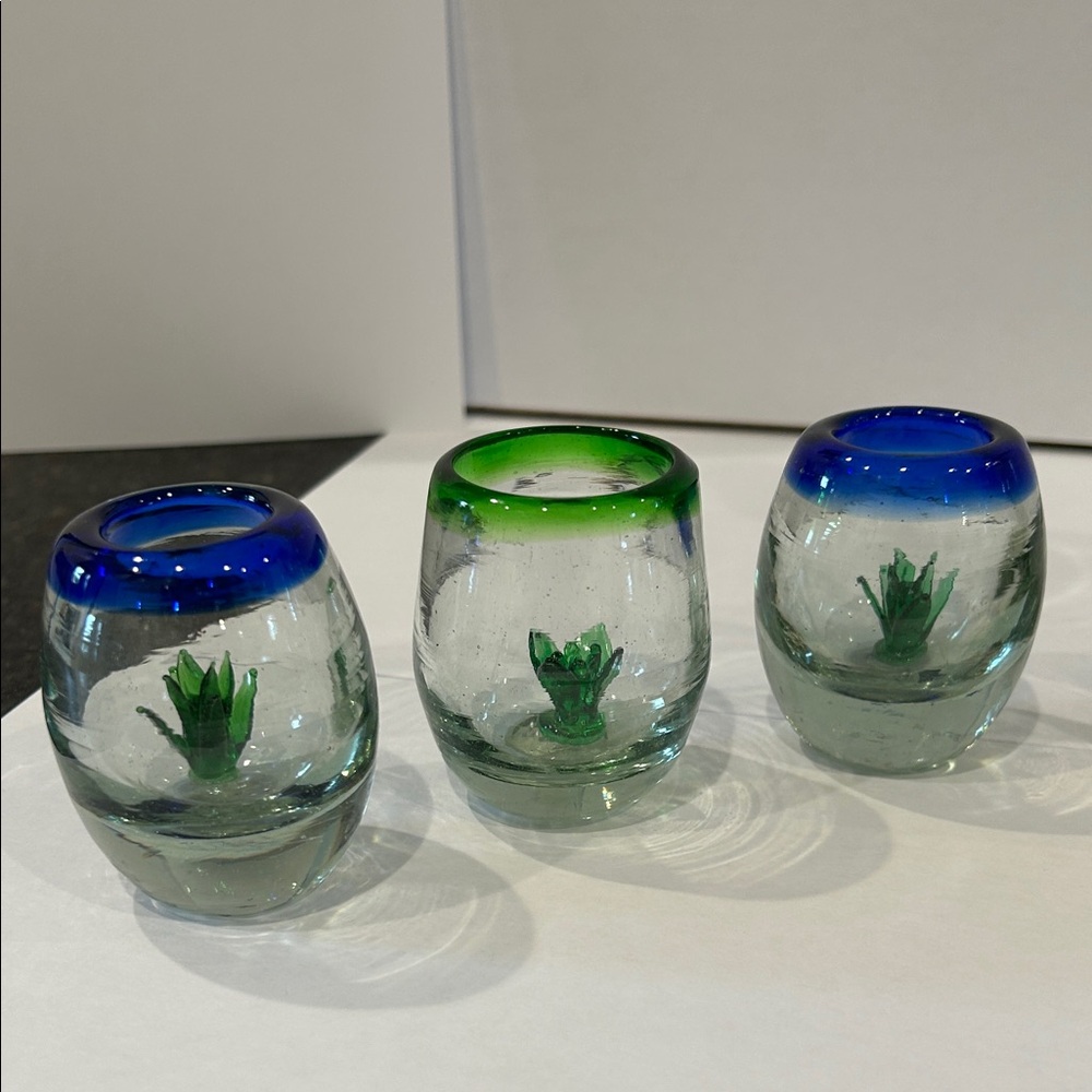 Agave Hand-Blown Glass Decanter and 6 Shot Glasses - Picture 4 of 16